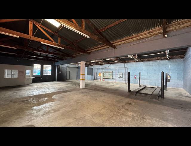 2,100M² WAREHOUSE FOR SALE IN WYNBERG